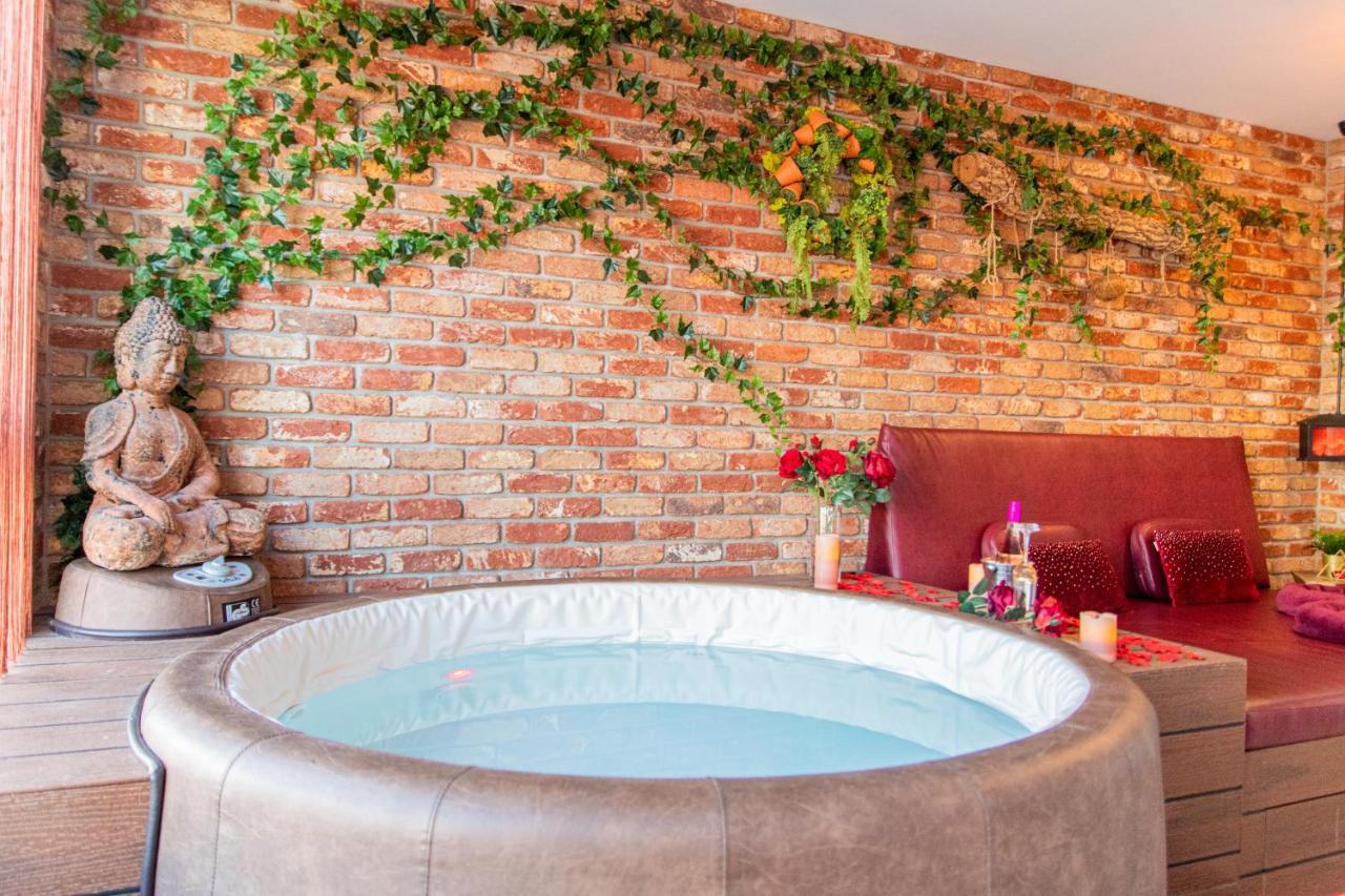 Jacuzzi - Love - Bdsm - Extra Luxury - Ev Chargger - Valentine'S Day - Red Room - Flexible Selfcheckins 28 Zagreb Exterior photo
