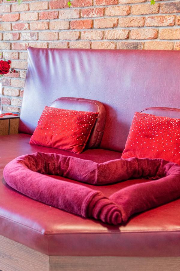 Jacuzzi - Love - Bdsm - Extra Luxury - Ev Chargger - Valentine'S Day - Red Room - Flexible Selfcheckins 28 Zagreb Exterior photo
